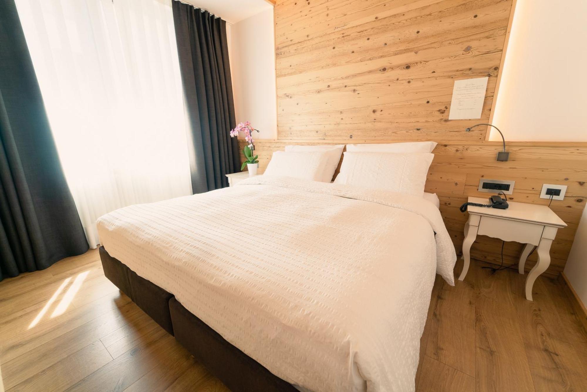 Hotel La Baita Мадонна-ді-Кампільйо Екстер'єр фото