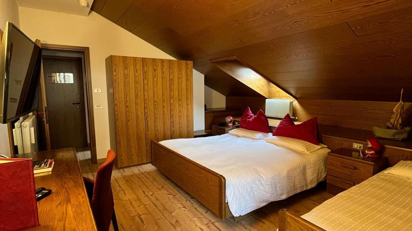 Hotel La Baita Мадонна-ді-Кампільйо Екстер'єр фото